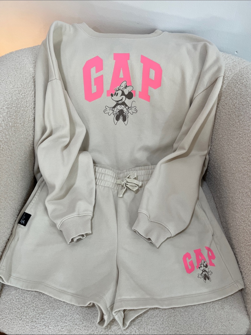 GAP x Disney Minnie Mouse Beige Cream Pink Sweatshirt and Shorts Set EUC Medium